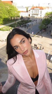 dualipa-562200161-20260426_200134.jpg