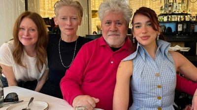 with Julianne Moore, Tilda Swinton, and Pedro Almodóvar
© twitter.com/agustinalmo
